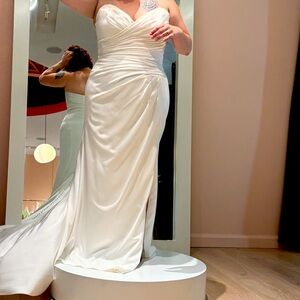 Size 16 wedding dress only worn to try on